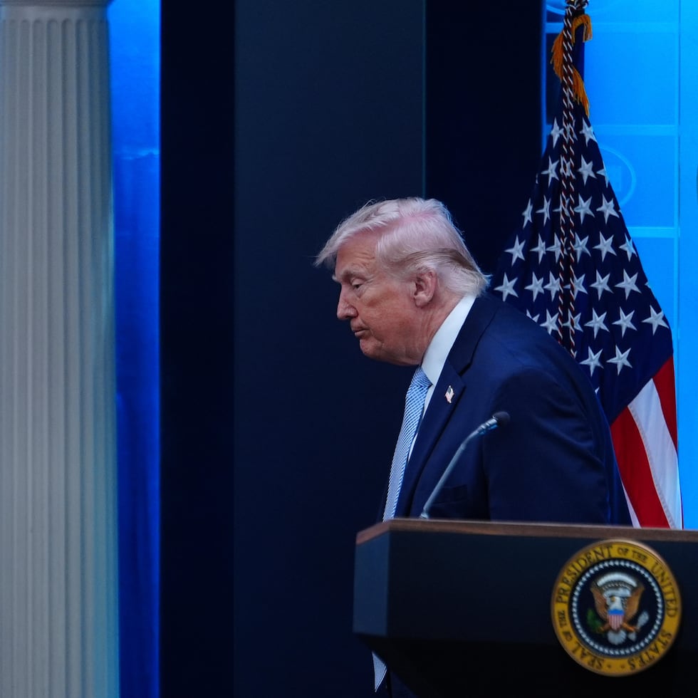 Las explicaciones de Donald Trump sobre la guerra son contradictorias y confusas, escribe Ángel Collado Schwarz