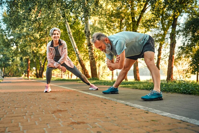 Todos los movimientos que hacemos, desde que nos levantamos hasta que nos acostamos, consumen energía; incluso al dormir, quemamos calorías.