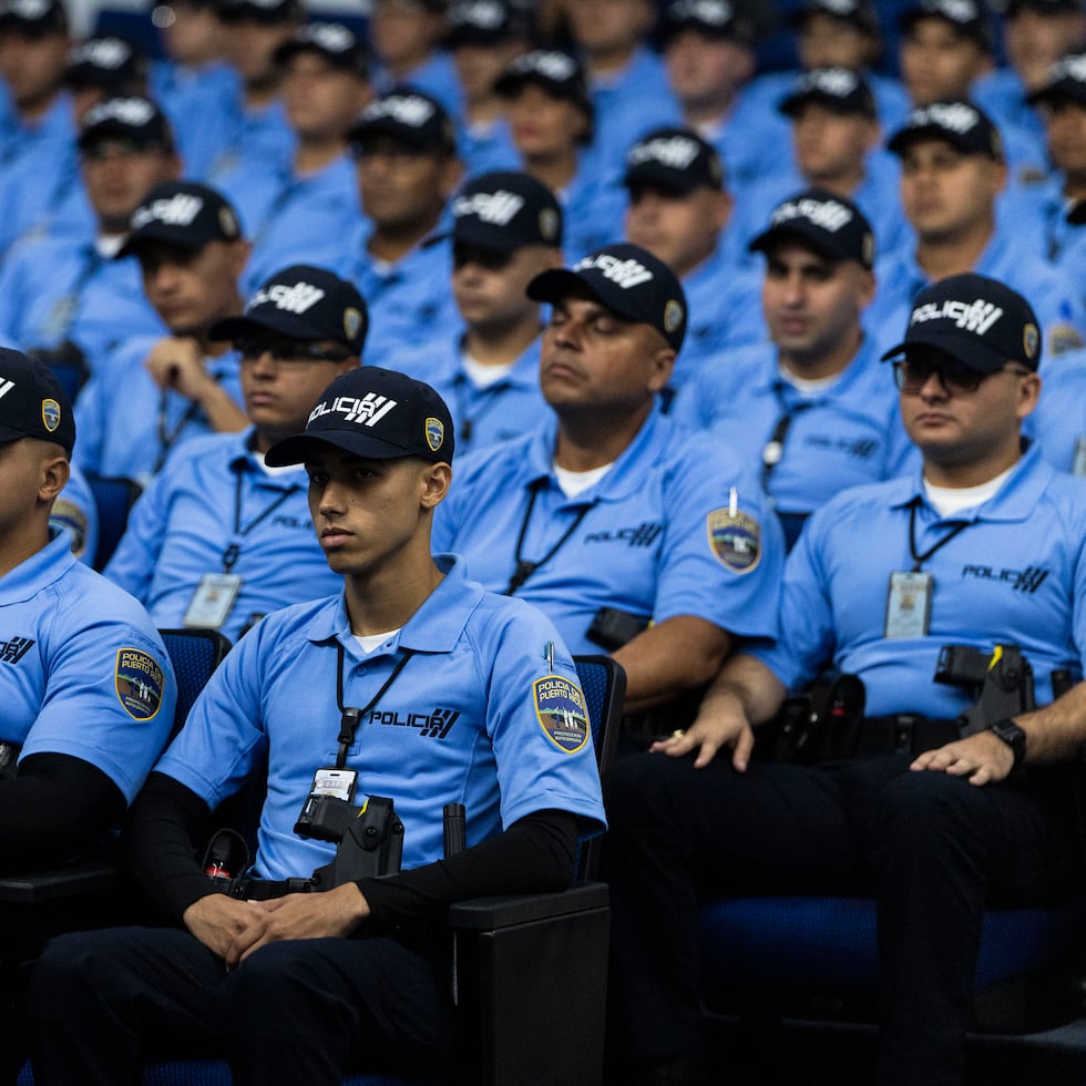 29 de diciembre de 2025 - Gurabo, Puerto Rico, Diciembre 29, 2025 - MCD - Academia de la Policía en Gurabo - FOTOS para ilustrar una historia sobre la gobernadora Jenniffer González Colón junto al superintendente de la Policía, Joseph González, quienes certificaron nuevos agentes de la Policía de Puerto Rico. EN LA FOTO
####
FOTO POR: xavier.araujo@gfrmedia.com Xavier Araújo / GFR Media