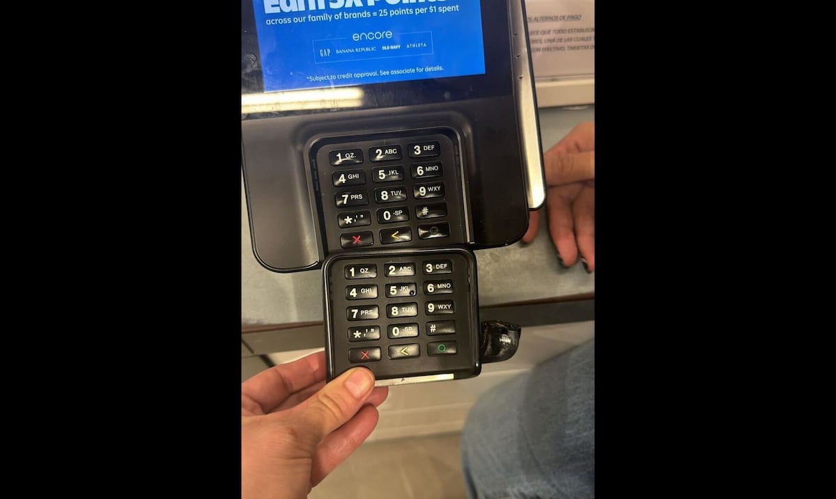 ¡Cuidado con los “skimmers”! Alertan sobre casos de clonación de tarjetas en comercios