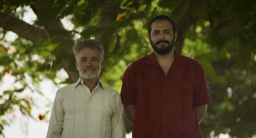 "Caen hojas blancas" está protagonizado por los actores, desde la izquierda, Teófilo Torres y Edwin Morales.