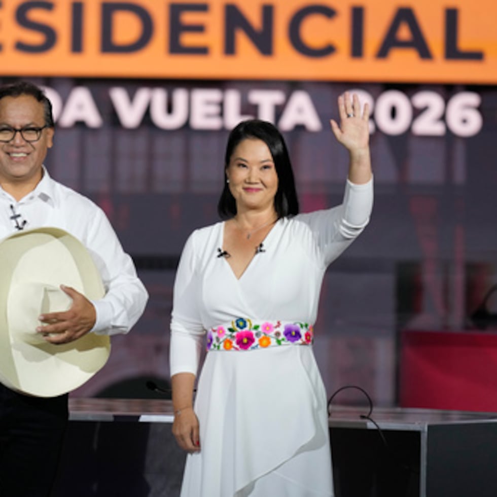 Una estrecha cantidad de votos separa a la candidata presidencial Keiko Fujimori, del partido Fuerza Popular, y su rival Roberto Sánchez, del partido Juntos por el Perú.