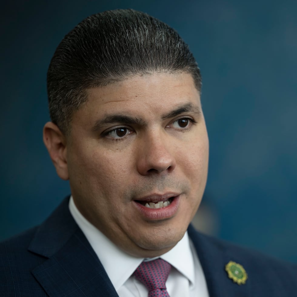 Charbonier anticipó que la resolución presupuestaria podría atenderse este jueves en la Cámara de Representantes, pero recalcó que depende de la respuesta del ente fiscal a las reprogramaciones solicitadas.