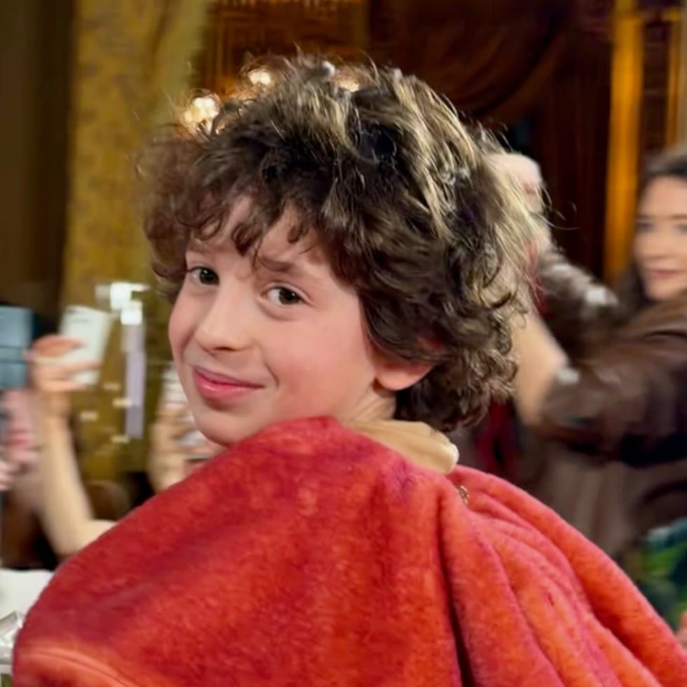 En 2023, Max obtuvo el récord Ginness al diseñador más joven en participar en un desfile de modas