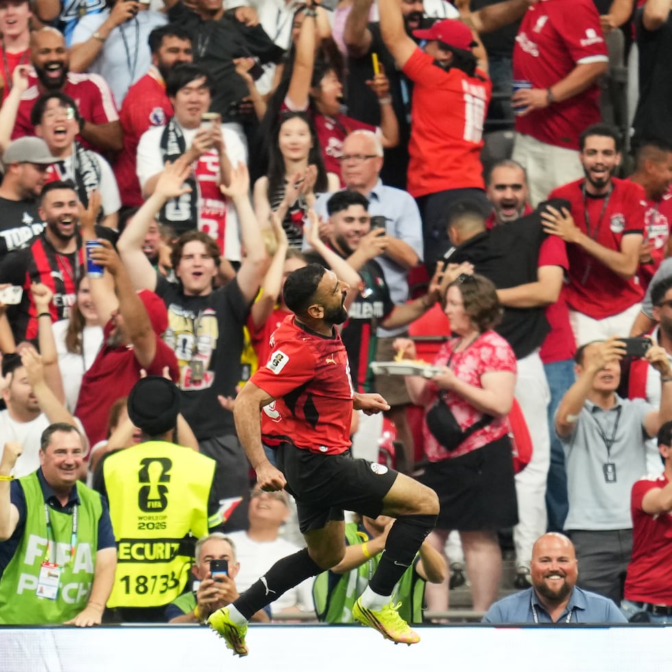 Mohamed Salah, de Egipto, festeja luego de marcar ante Nueva Zelanda en un duelo mundialista.