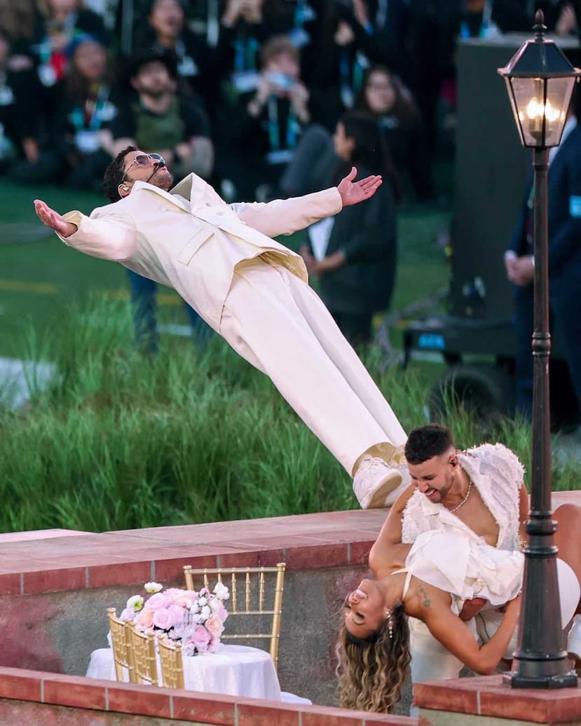 El bailarín puertorriqueño Emmanuel López Alonso bailó salsa en el Super Bowl.
