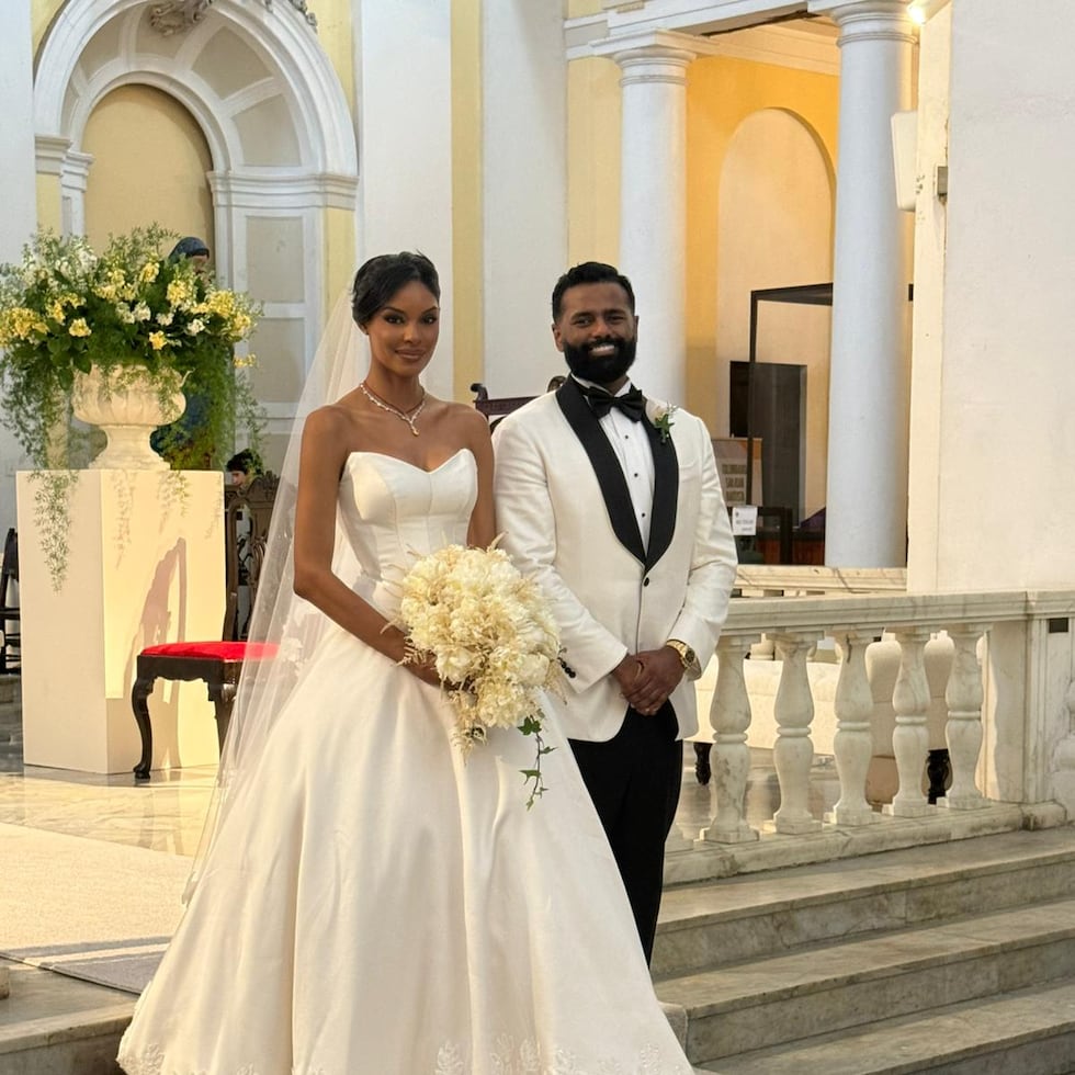 Ashley Ann Cariño y Charles K. James contrajeron nupcias esta tarde.