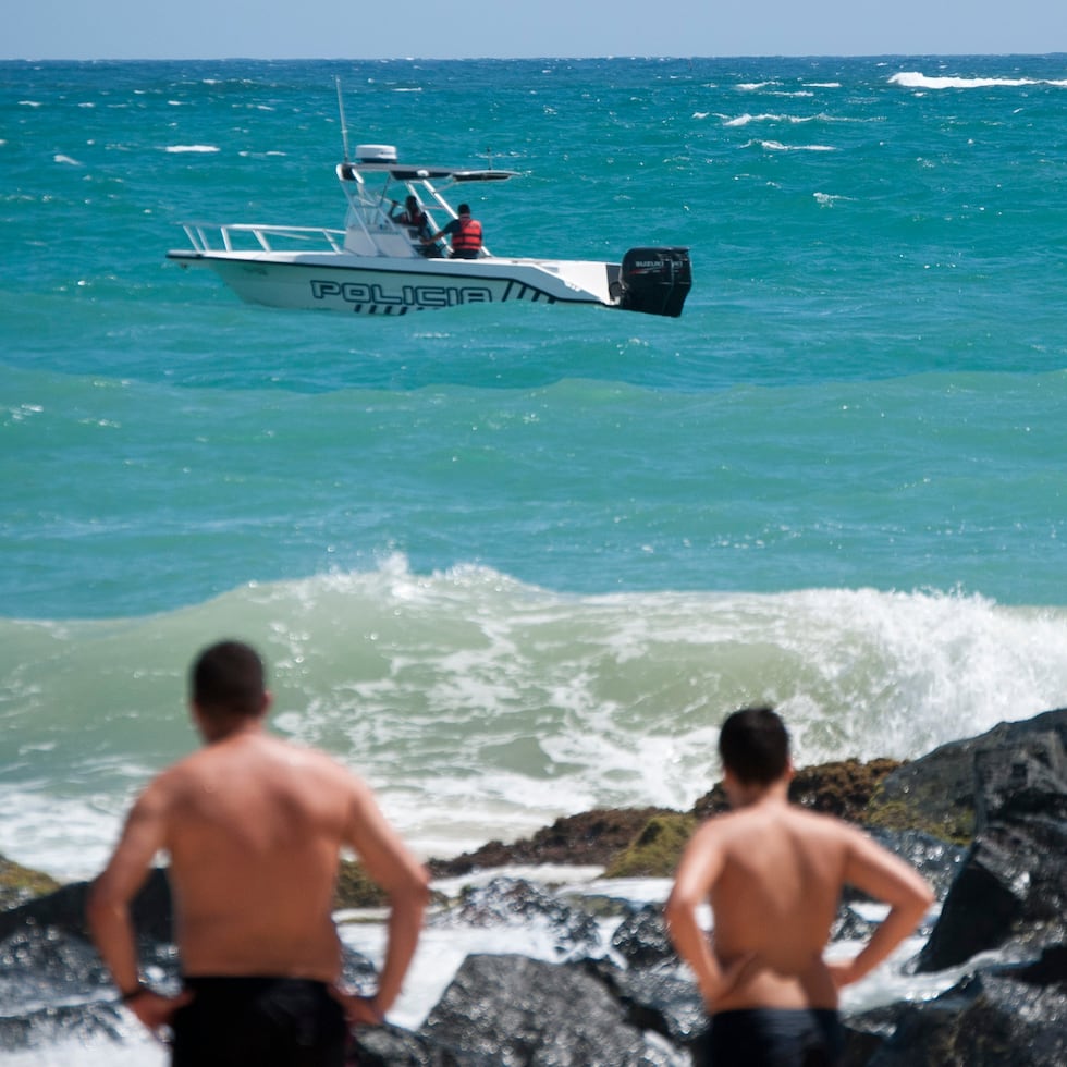 The complaint reported that two men were swept away by the waves in the area of the Luquillo kiosks.