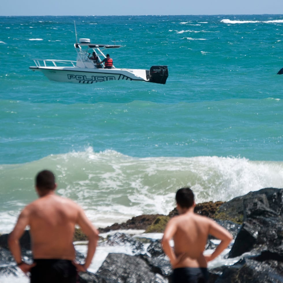 La querella avisaba sobre dos hombres arrastrados por el oleaje en el área de los kioskos de Luquillo.
