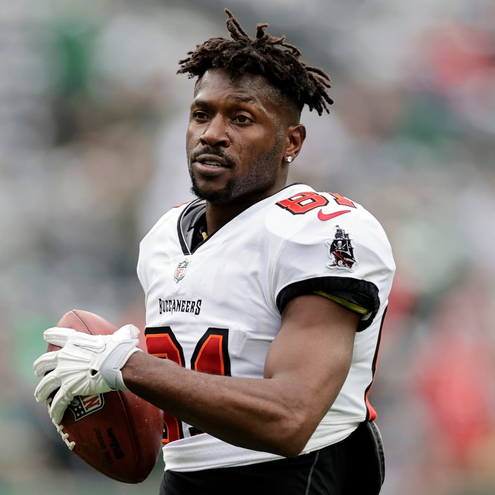 El exreceptor de los Buccaneers de Tampa Bay, Antonio Brown, ha enfrentado varios problemas legales a lo largo de los años.