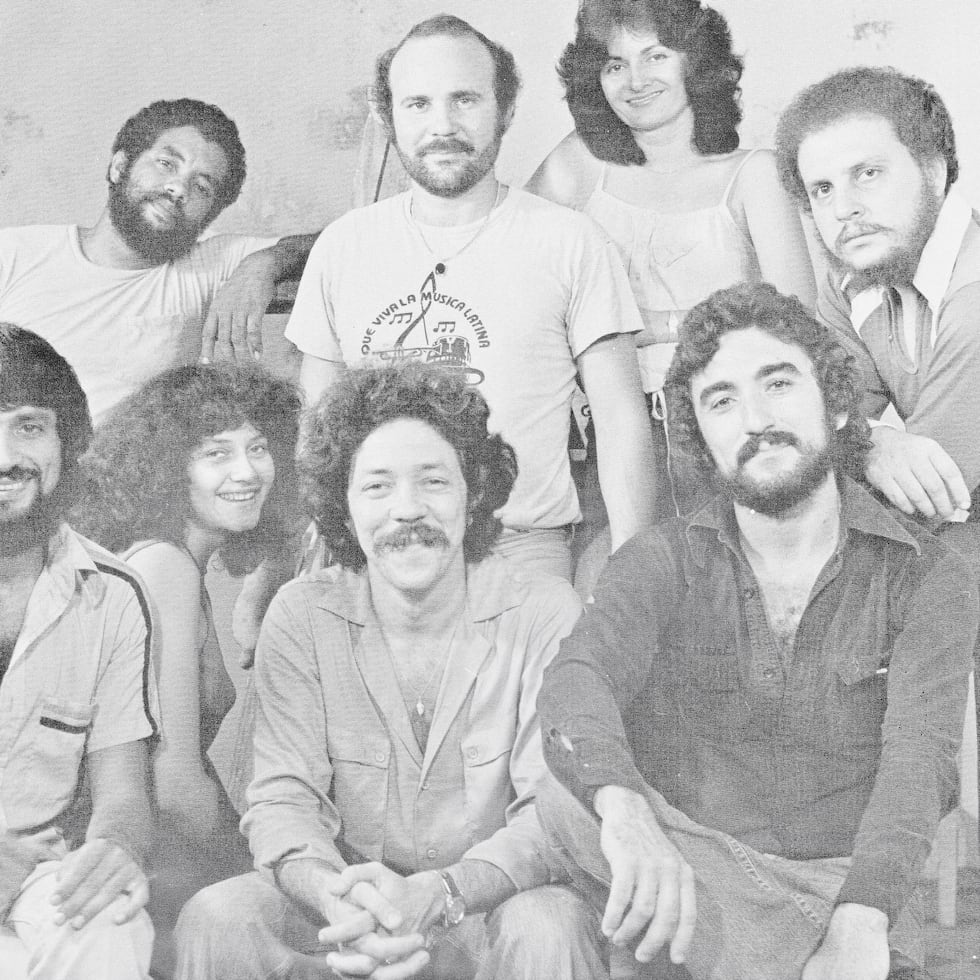 Agrupaciones musicales como Haciendo Punto en Otro Son proveyeron en gran medida parte de la banda sonora que marcó a la época.