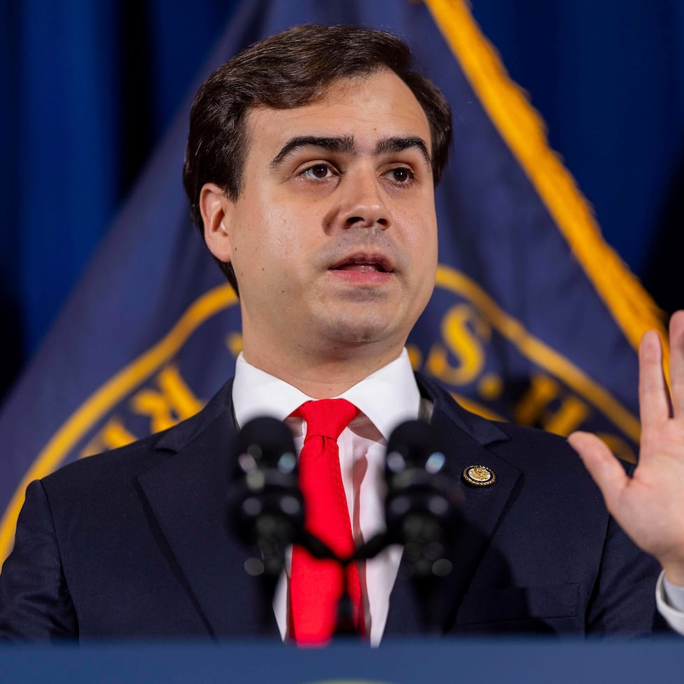 El comisionado Pablo José Hernández ofreció un mensaje en el hemiciclo cameral.