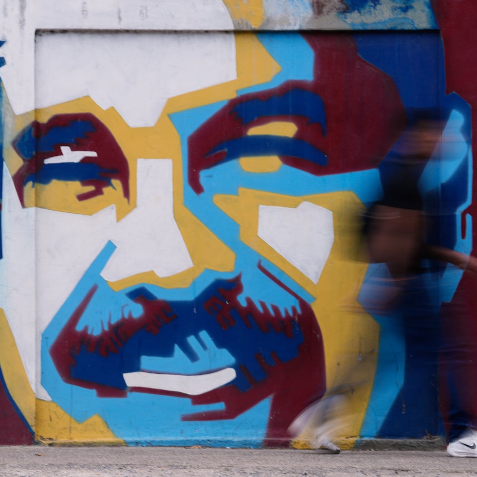 Mientras Venezuela lidia con las repercusiones geopolíticas, Maduro y Flores se encuentran encarcelados en la ciudad de Nueva York, a unos 2,100 millas de distancia.