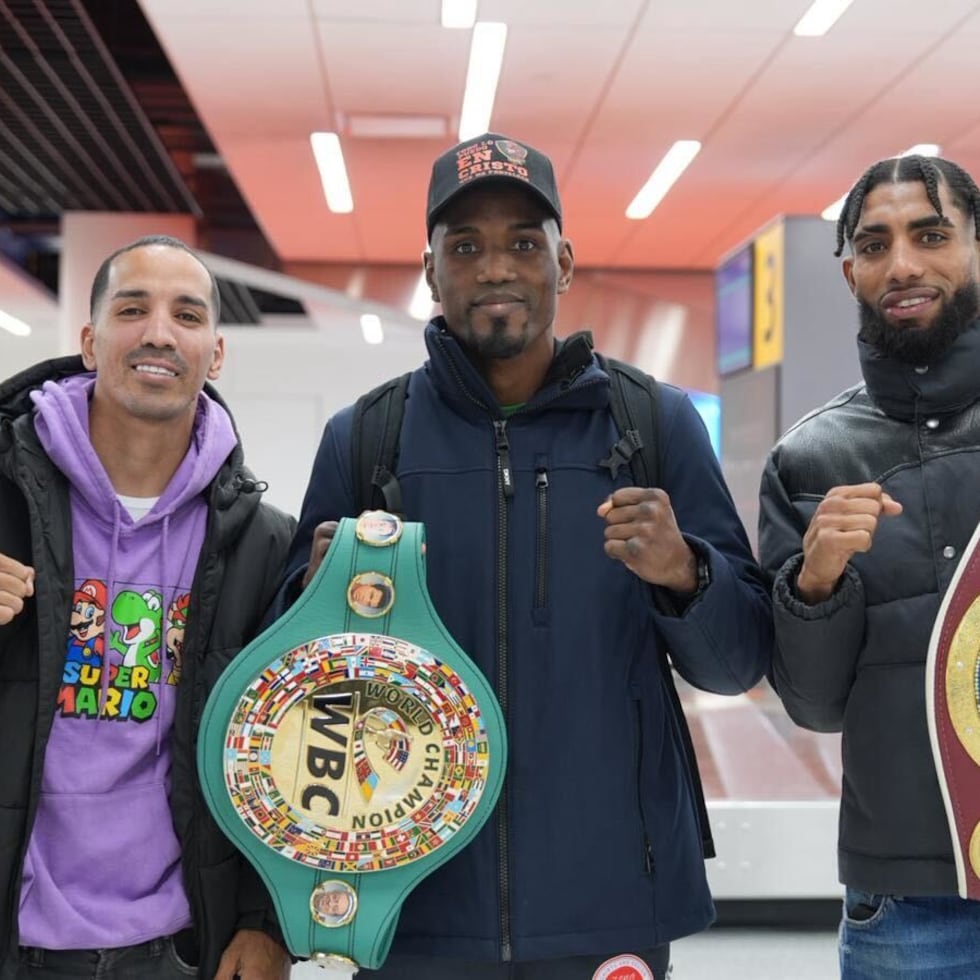 Subriel Matías, al centro, junto a Emmanuel "Manny" Rodríguez (izq.) y Alfredo "Ojo" Santiago (der.).