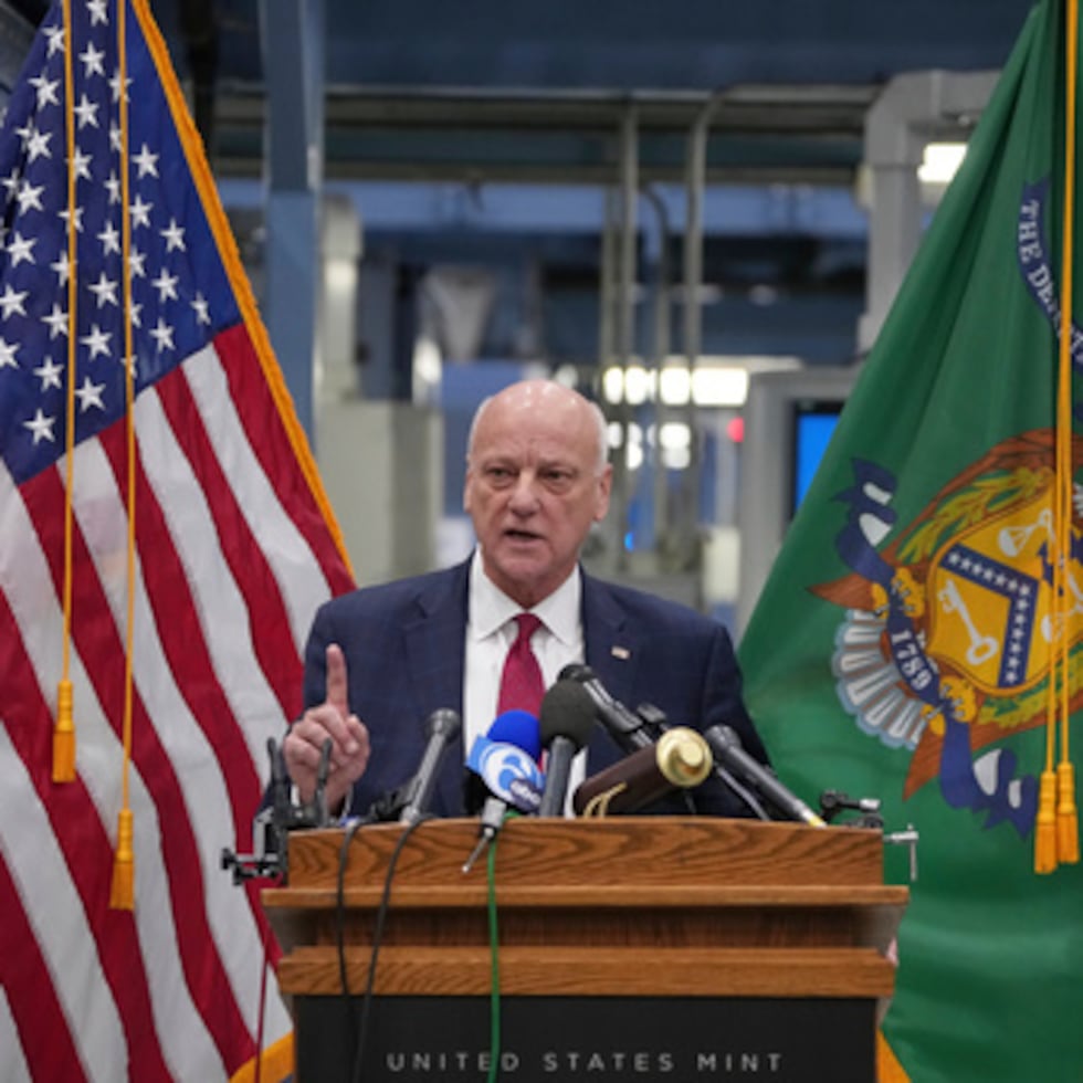 el Tesorero de Estados Unidos, Brandon Beach confirmó en octubre que se estaba trabajando en una moneda con Trump.