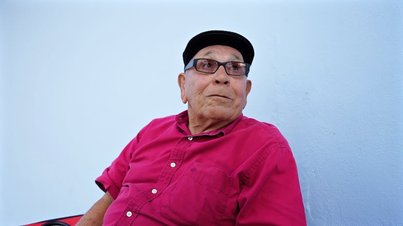 Ramón Pérez contesta preguntas de El Nuevo Día en Canóvanas.