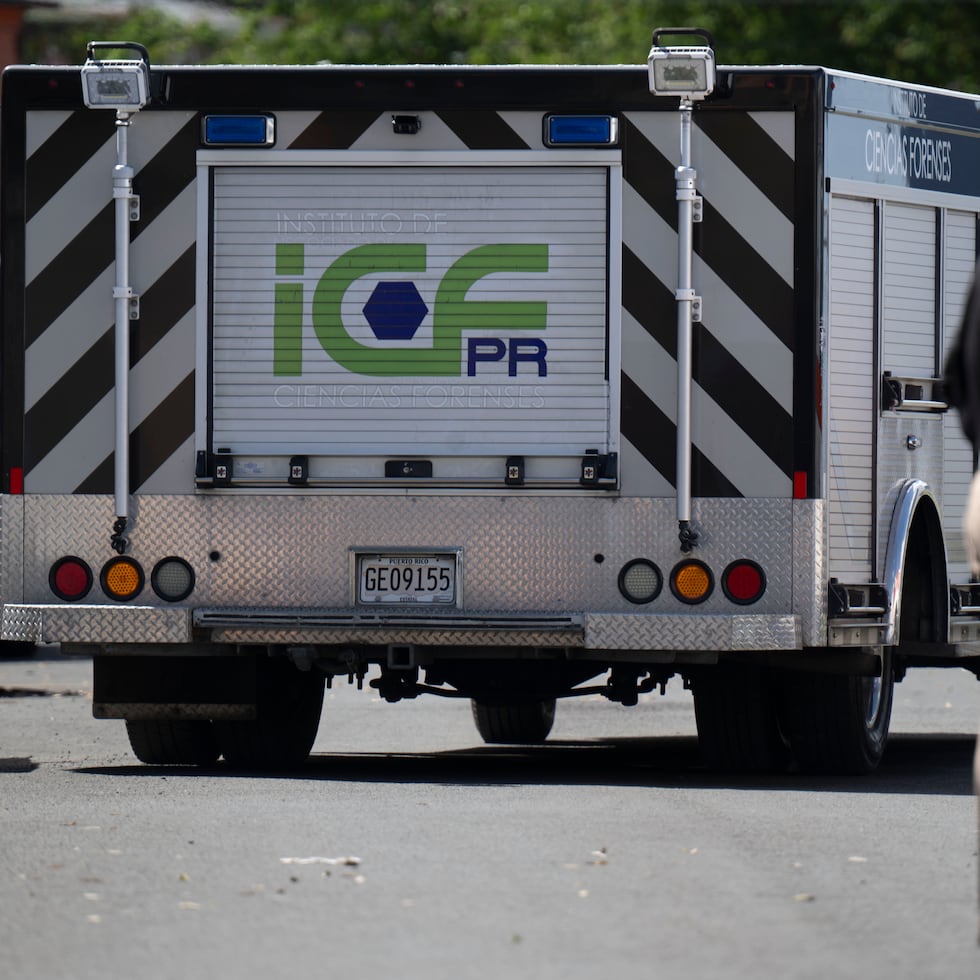 El agente Edwin Calderón Torres, de la división de homicidios del CIC de Arecibo y el fiscal José Acevedo Acevedo están a cargo de la pesquisa.