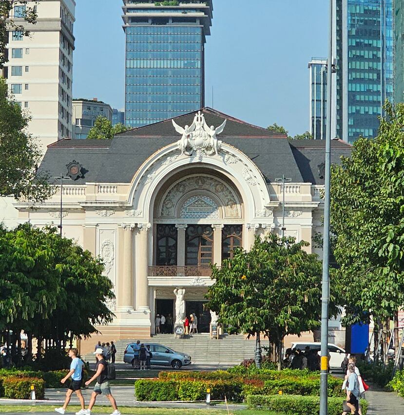 Ópera de Saigón, en Vietnam.