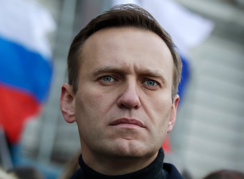 En esta imagen de archivo, el activista opositor ruso Alexei Navalny participa en una marcha en memoria del líder opositor Boris Nemtsov en Moscú, Rusia, el 29 de febrero de 2020.