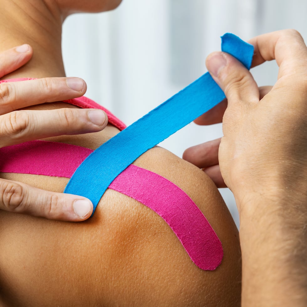 La cinta kinesiológica demostró ser efectiva principalmente para reducir el dolor en personas con osteoartritis.