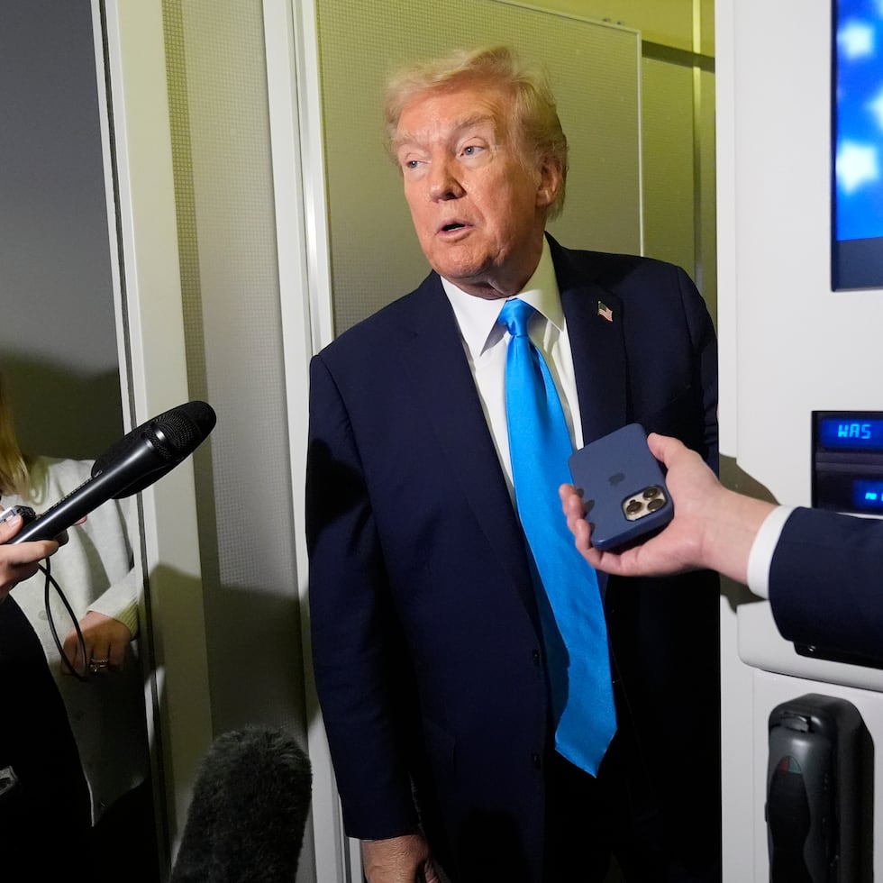 En el anuncio se utilizan las palabras del expresidente Ronald Reagan para criticar los aranceles de Estados Unidos, lo que enfureció a Trump, quien dijo que pondría fin a las negociaciones comerciales con Canadá.