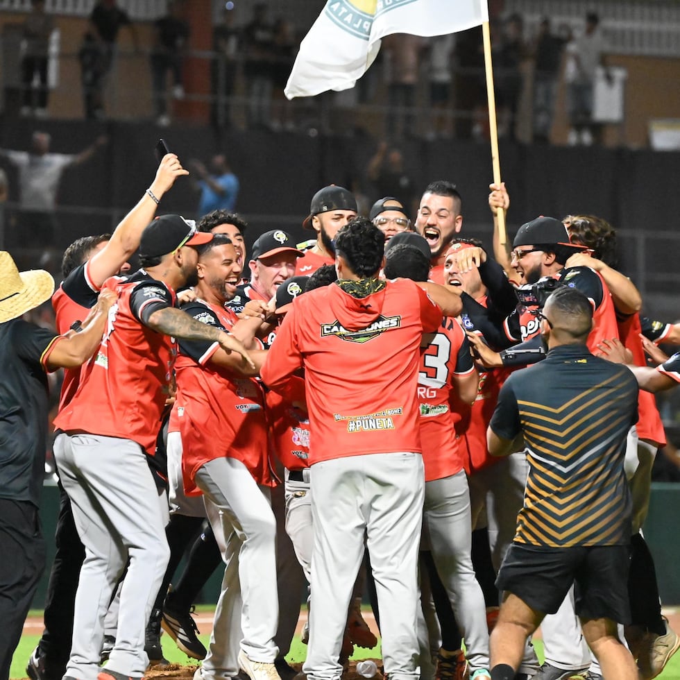 Los Pescadores del Plata de Comerío celebraron a lo grande la conquista del campeonato de la Doble A, que puso fin a una espera de 23 años por el título.