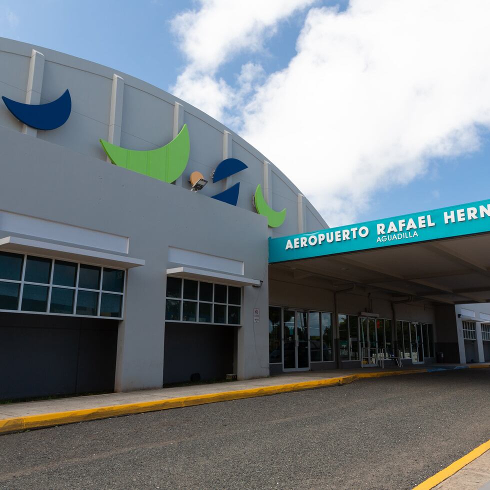 The project at the aguadillano airport includes the remodeling of the terminal with four boarding piers, to make the entry of airplanes more comfortable and simple.