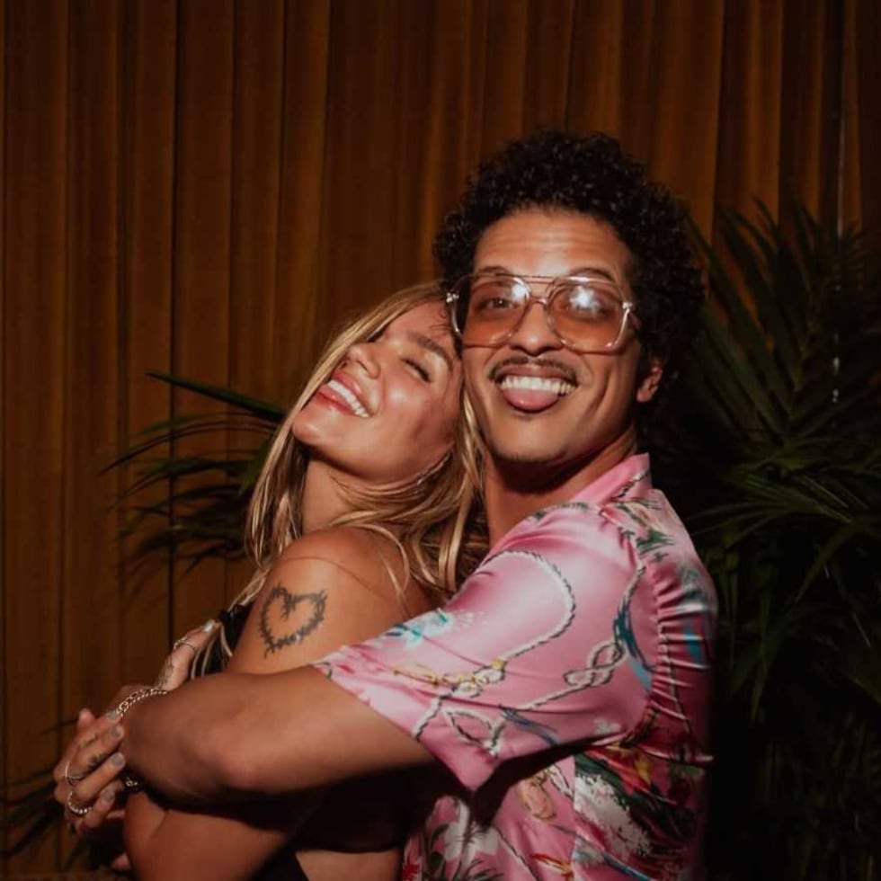 Karol G y Bruno Mars.