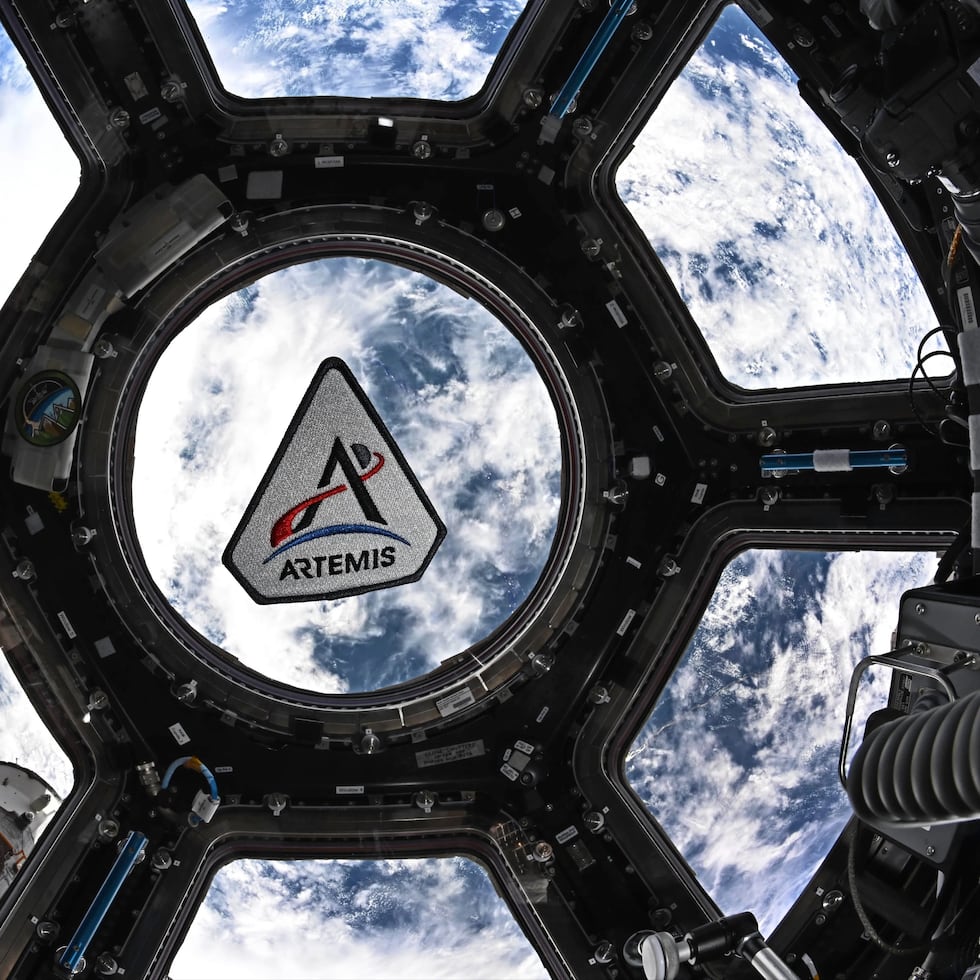 El llamado “encendido translunar” se produjo 25 horas después del despegue.