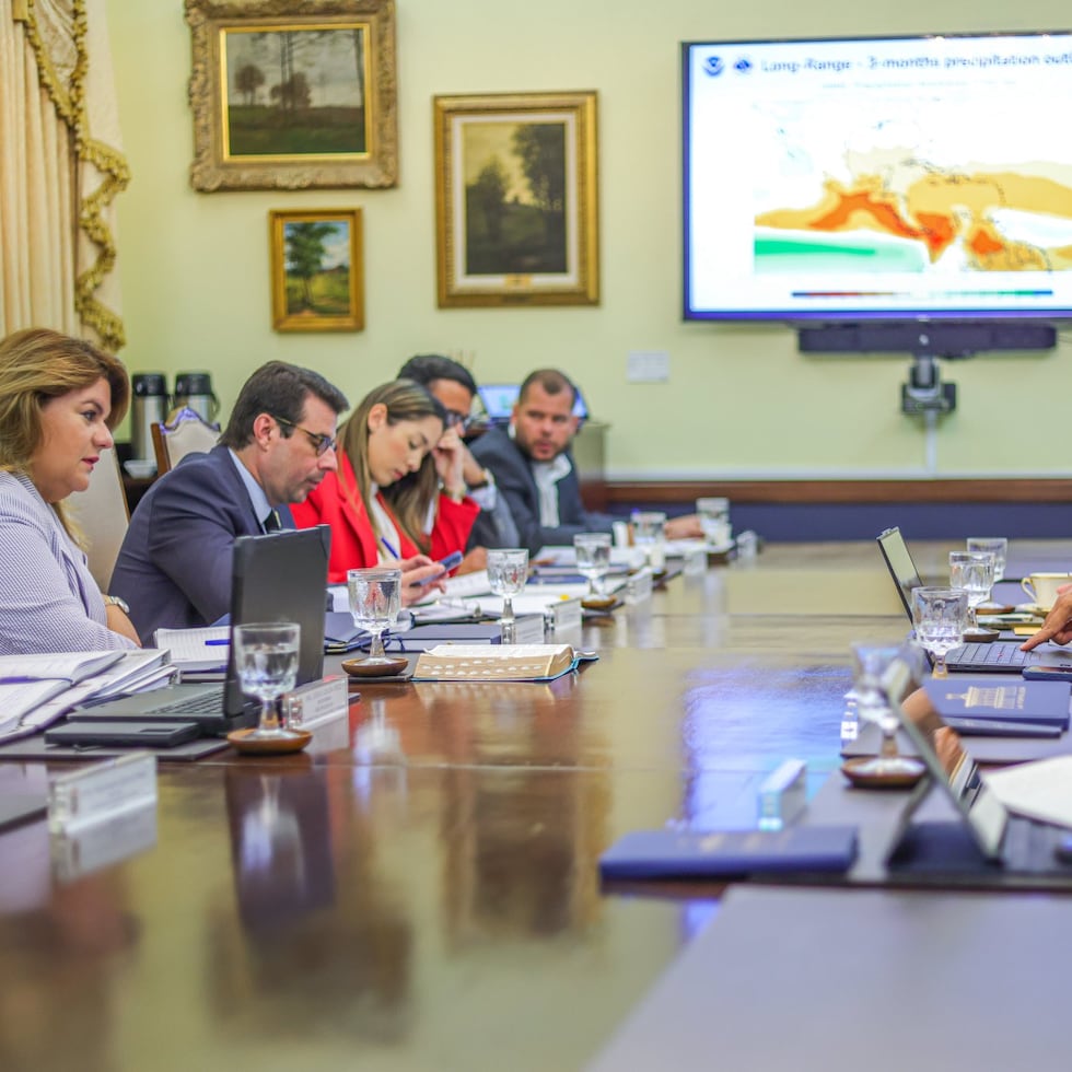 La gobernadora Jenniffer González se reunió con el Comité de Sequía, en La Fortaleza, para evaluar el impacto en el servicio de agua potable, revisar las medidas que ya están en marcha y coordinar acciones adicionales.