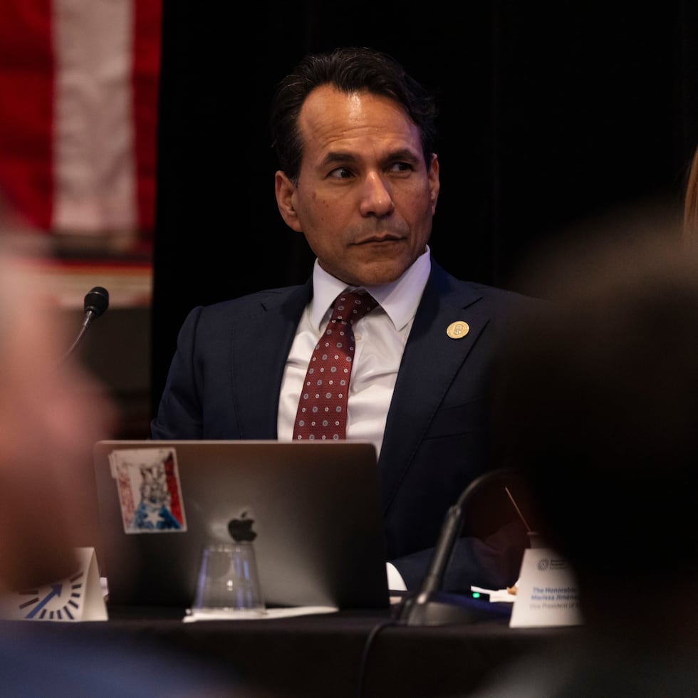 El director ejecutivo de la Junta Fiscal, Robert F. Mujica, explicó detalladamente cómo cambiará el proceso de confección del presupuesto de Puerto Rico para cumplir con los requisitos establecidos en la ley federal Promesa.