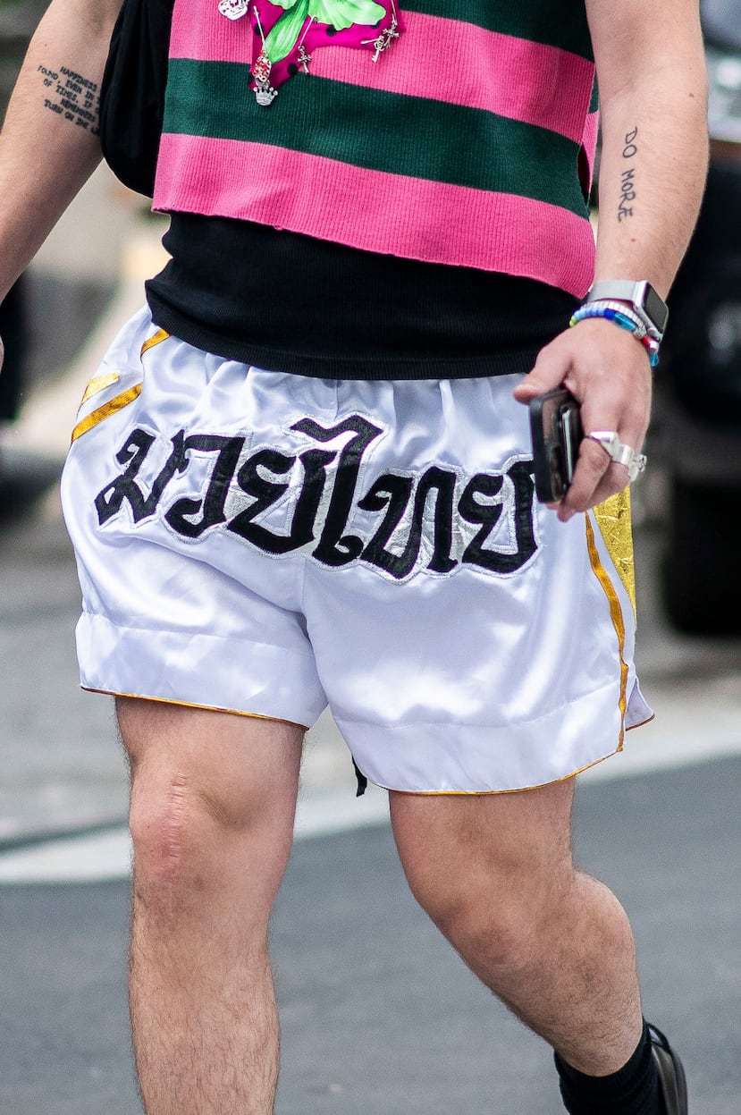 Los “shorts” deportivos se integran en estilismos cotidianos