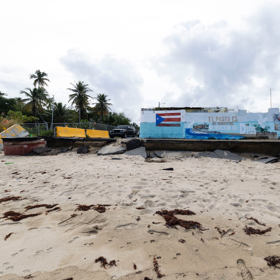 La alcaldesa de Loíza, Julia Nazario Fuentes, advirtió que, en marzo, las marejadas aumentan y, si el problema de erosión costera no se atiende a tiempo, más de una decena de familias en Parcelas Suárez estarían en riesgo.