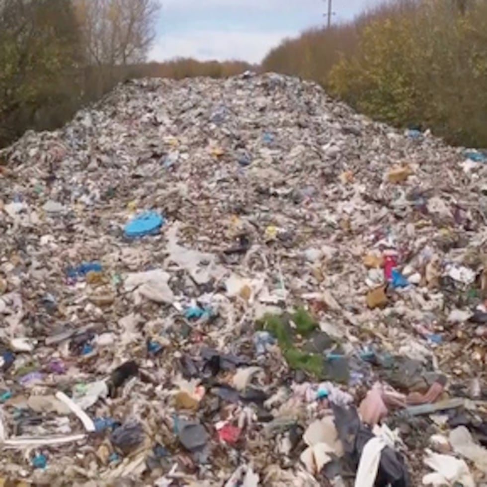 La Agencia de Medio Ambiente de Inglaterra declaró que identificó la zona como vertedero ilegal de alto riesgo.