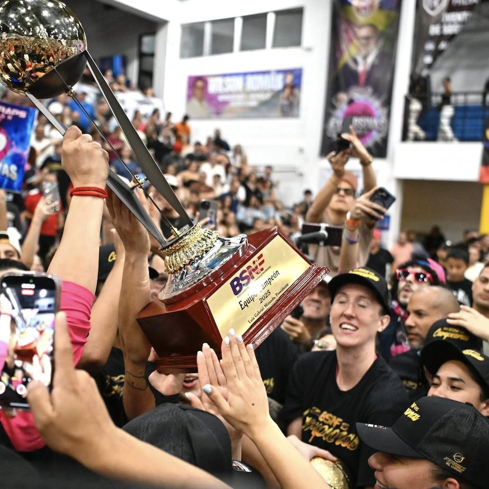 Las Explosivas de Moca festejan su campeonato en el BSNF.