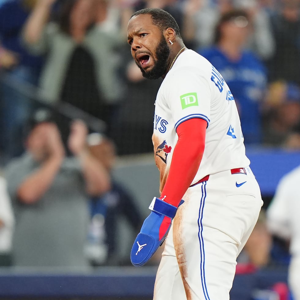 Vladimir Guerrero Jr. celebra su jonrón el domingo ante los Mariners.