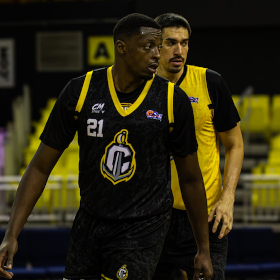 Cady Lalanne, junto a Jorge Brian Díaz, en una prática de los Capitanes.