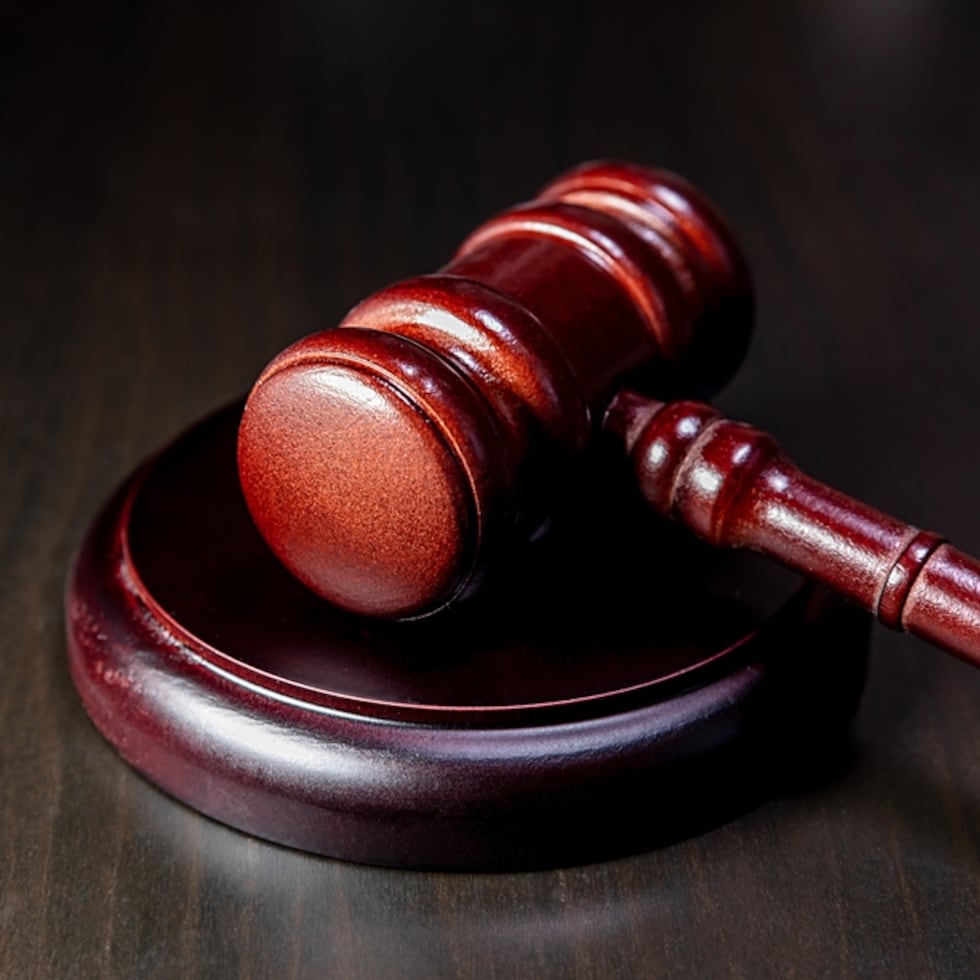 La jueza le impuso una fianza de $10,000, que prestó.