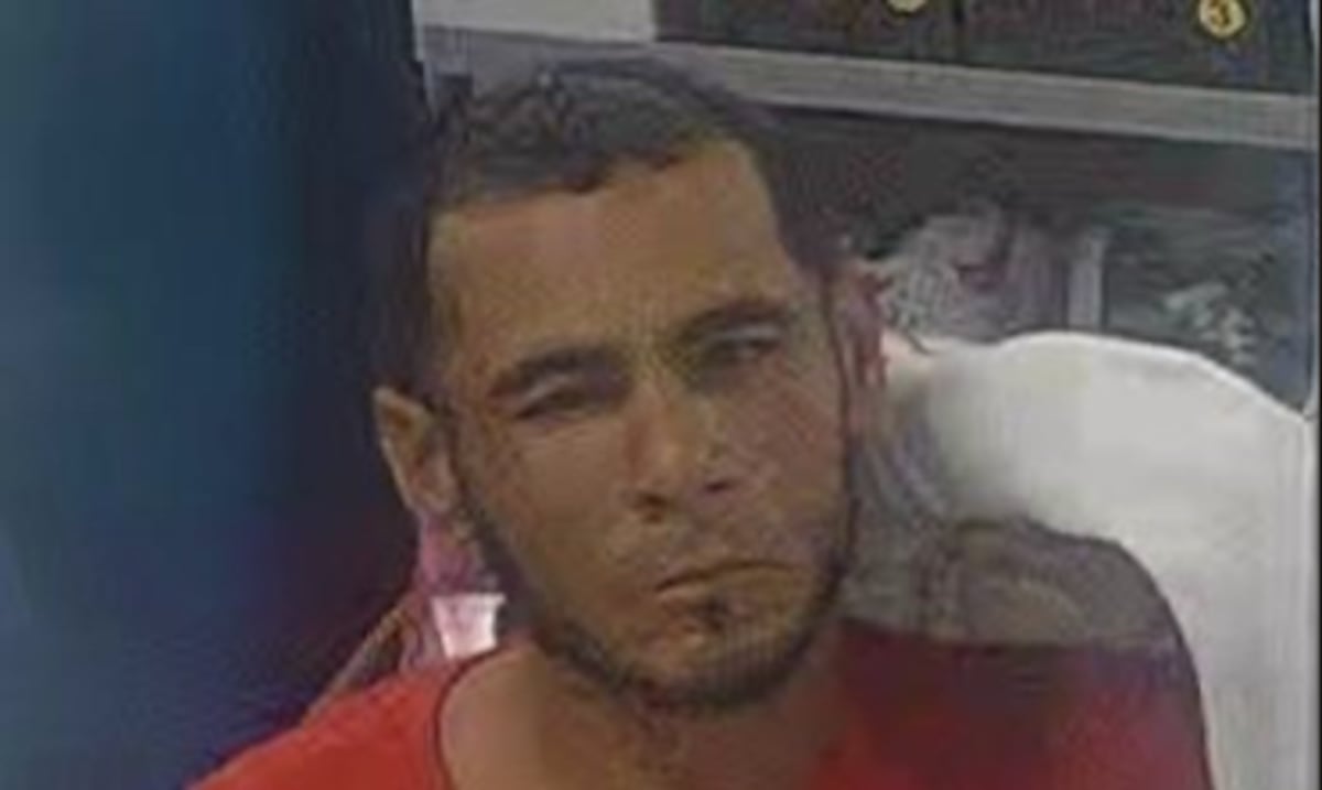 ¿Lo has visto? Buscan a sospechoso de varias apropiaciones ilegales en megatienda de San Juan