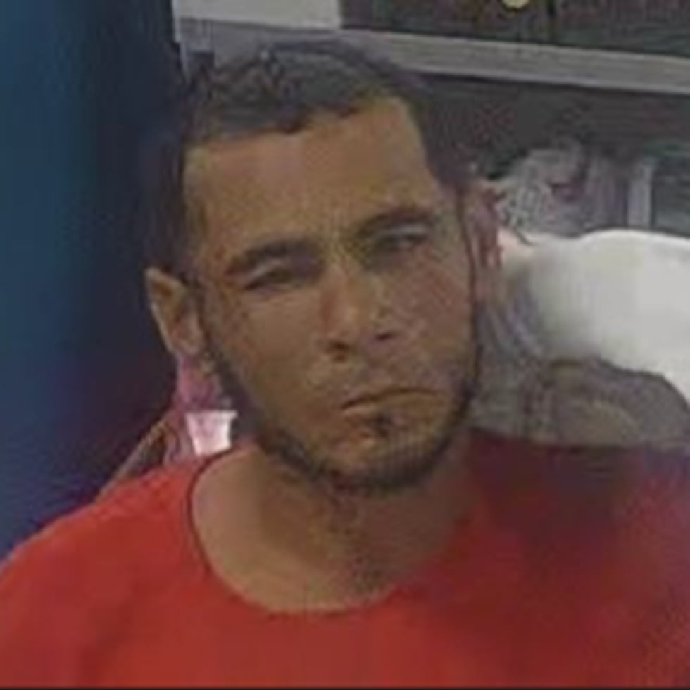 Desde enero de 2026, el individuo supuestamente ha mantenido un patrón de raterismo en la mencionada tienda.