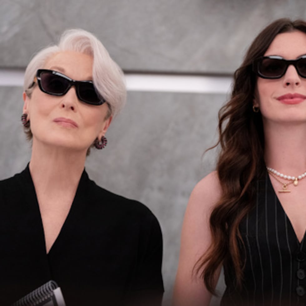 Esta imagen difundida por 20th Century Studios muestra a Meryl Streep, izquierda, y Anne Hathaway en una escena de "El diablo viste de Prada 2". (Macall Polay/20th Century Studios vía AP)