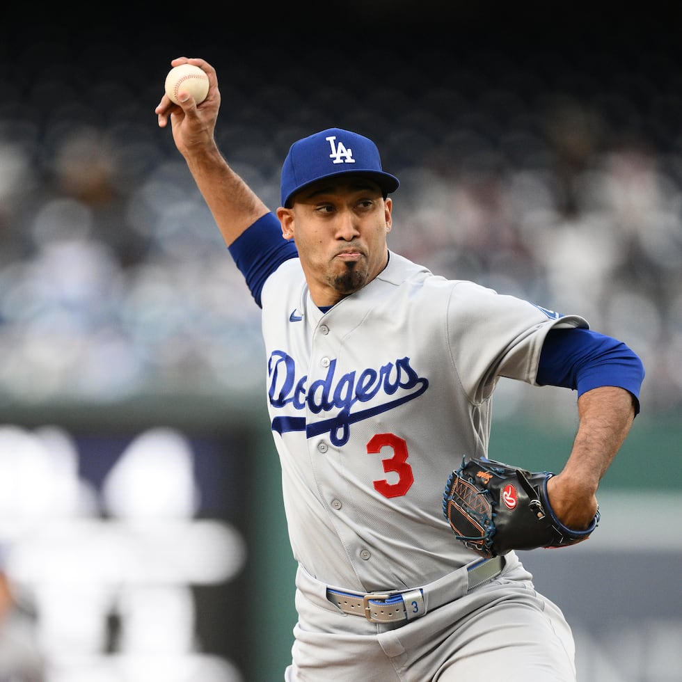 Edwin "Sugar" Díaz realizó solo 13 lanzamientos antes de ser sustituido; de ellos, cinco fueron strikes.