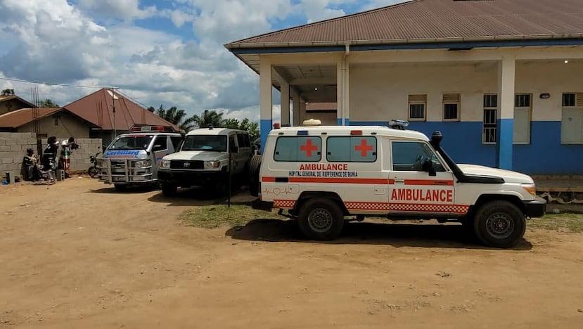 Ambulancias estacionadas frente a un hospital en Bunia, Congo, el sábado 16 de mayo de 2026. (Foto AP/Constant Same Bagalwa)