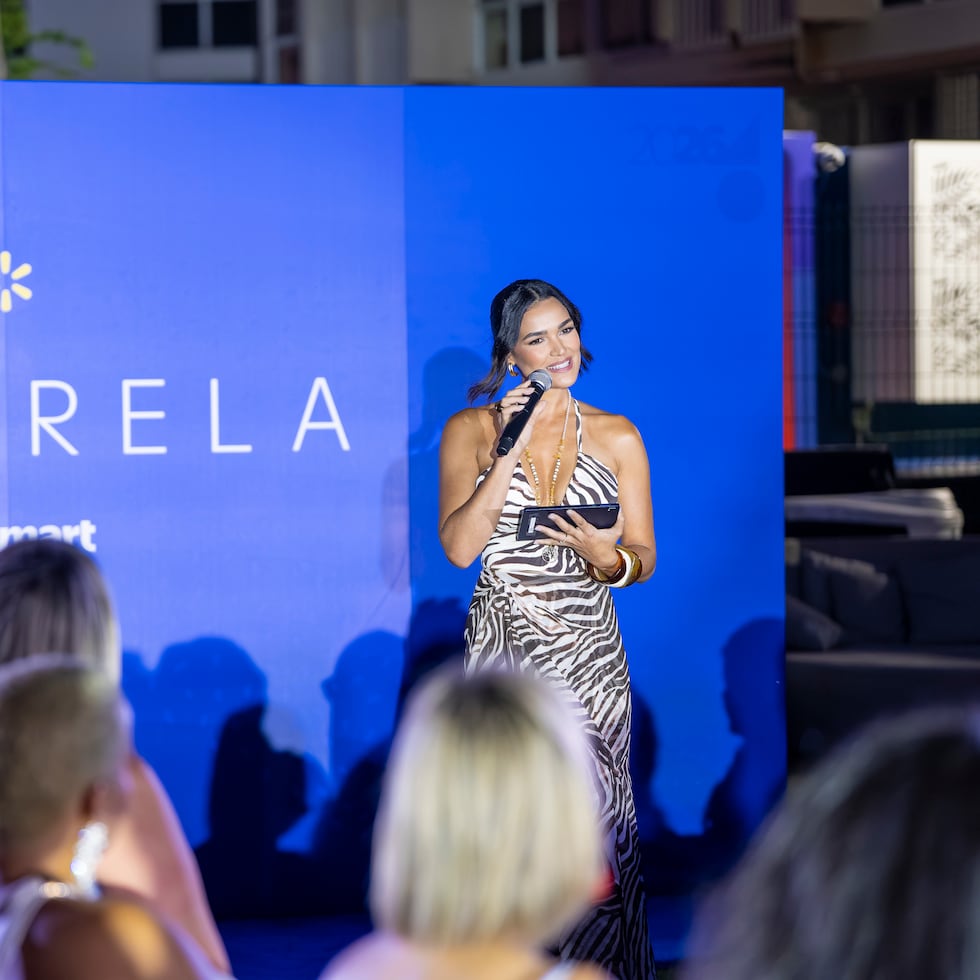 El desfile -moderado por la modelo y presentadora Kiara Liz Ortega- combinó propuestas de moda para toda la familia.