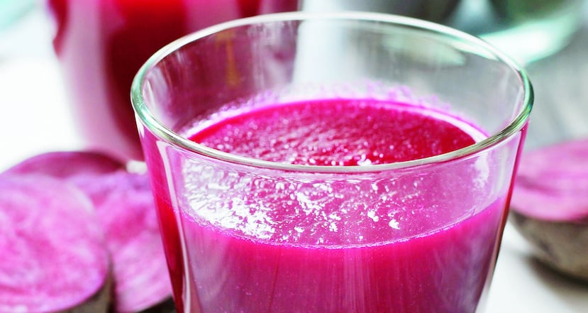 Remolacha. Para tener una uñas lindas, consume alimentos ricos en azúcares, vitamina C, calcio y hierro, como la remolacha. Además, este ayuda a producir la llamada “hormona de la felicidad”: dopamina, capaz de combatir el estrés y la depresión. (Archivo)