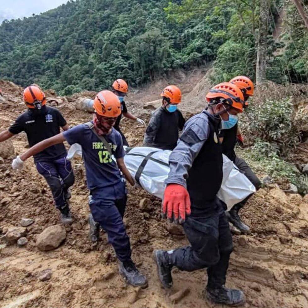 El cerro Hermitte es una formación arcillosa perteneciente a la meseta patagónica lindera con la urbe, que por la erosión de las lluvias y el viento sufre desprendimientos de tierra cada vez más habituales, pero nunca antes de esta magnitud.