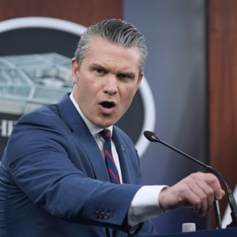 El secretario de Defensa de Estados Unidos Pete Hegseth en el Pentágono en Washington el 2 de marzo del 2026. (AP foto/Mark Schiefelbein)