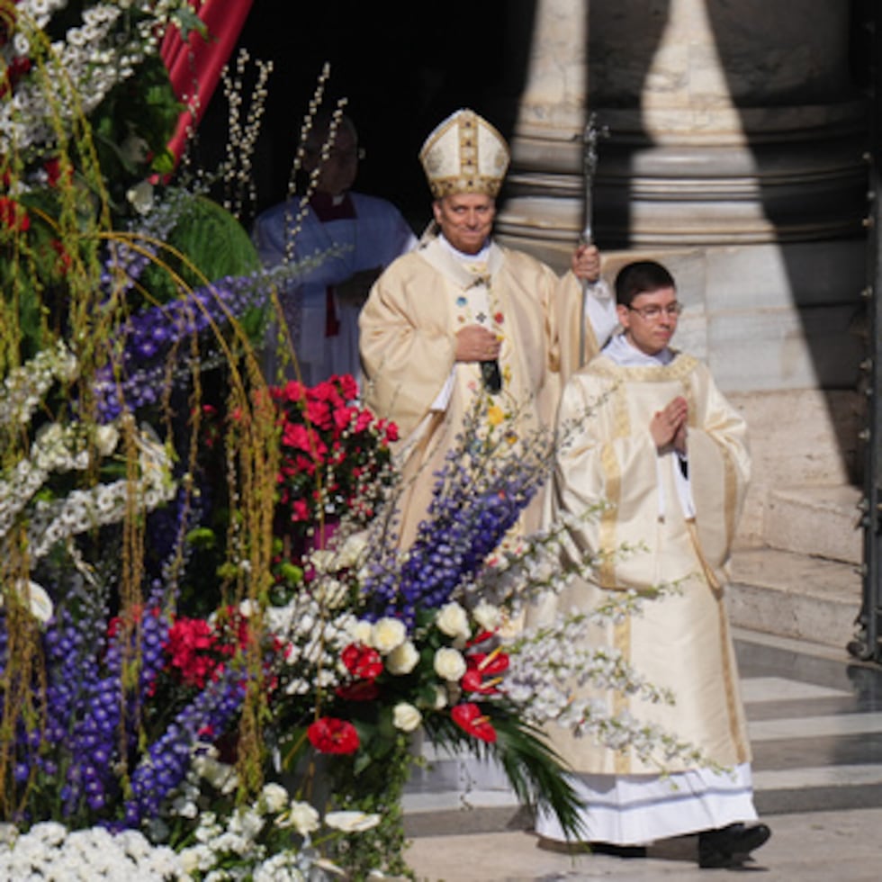 El papa León XIV celebró el domingo su primera misa de Pascua como pontífice con un llamado a deponer las armas y buscar la paz en los conflictos globales mediante el diálogo.