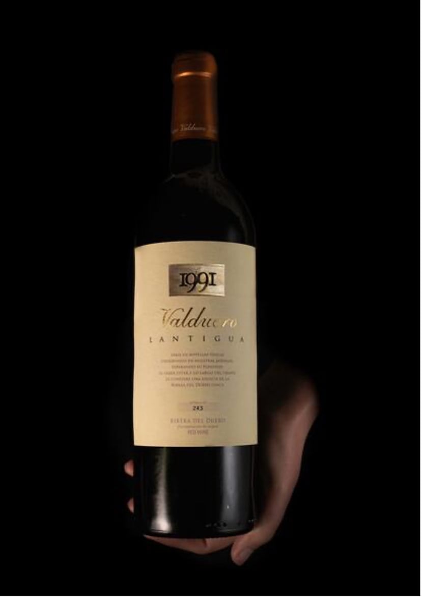 La botella Valduero Lantigua 1991, valorada en unos 2.800 euros, contiene el elixir de unas uvas que fueron vendimiadas hace 32 años de un valor y una calidad excepcionales.