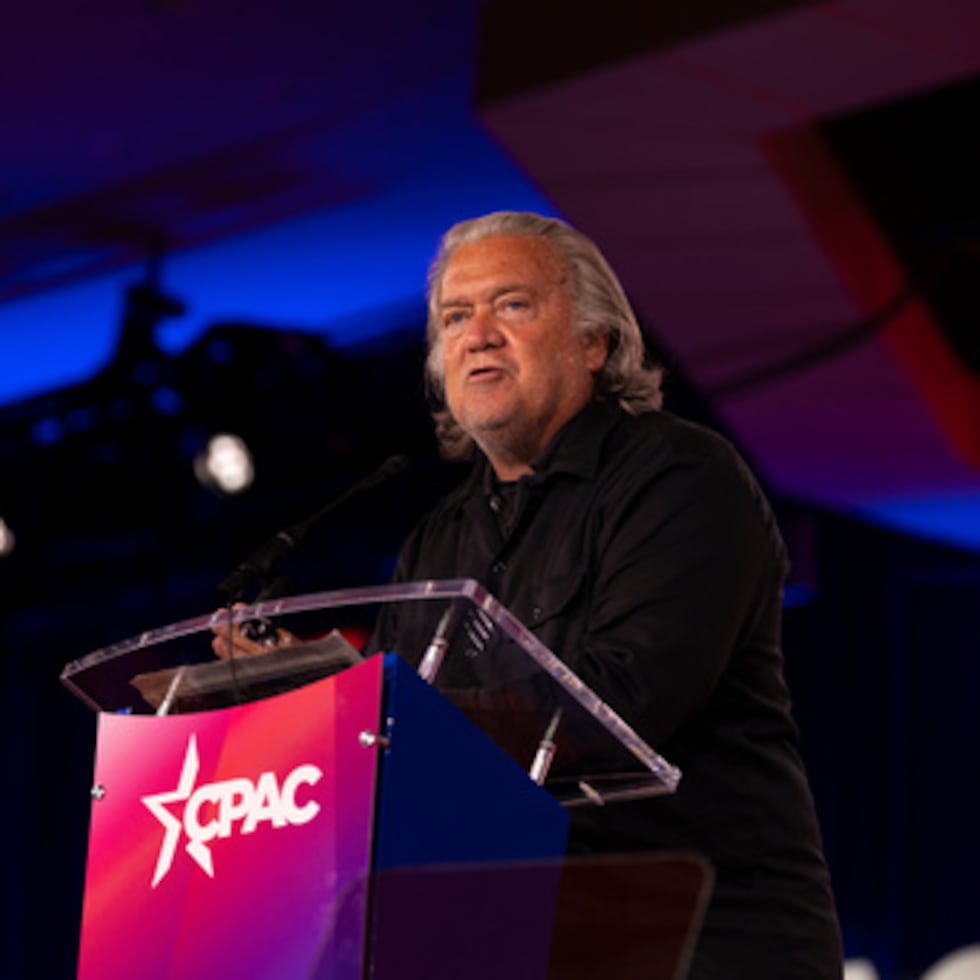 Steve Bannon cumplió una condena de cuatro meses de prisión después de que un jurado lo declarara culpable de desacato al Congreso en 2022.